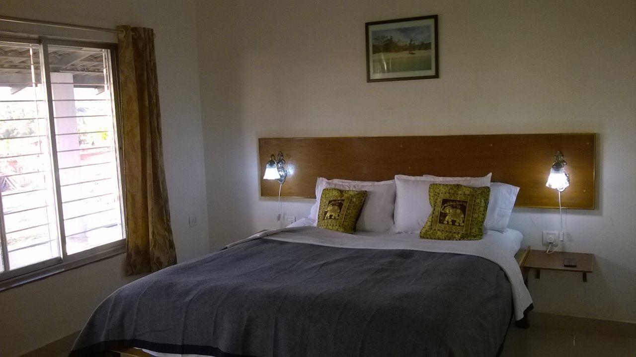 Palm Springs Lake Resort Jaitapur Ngoại thất bức ảnh