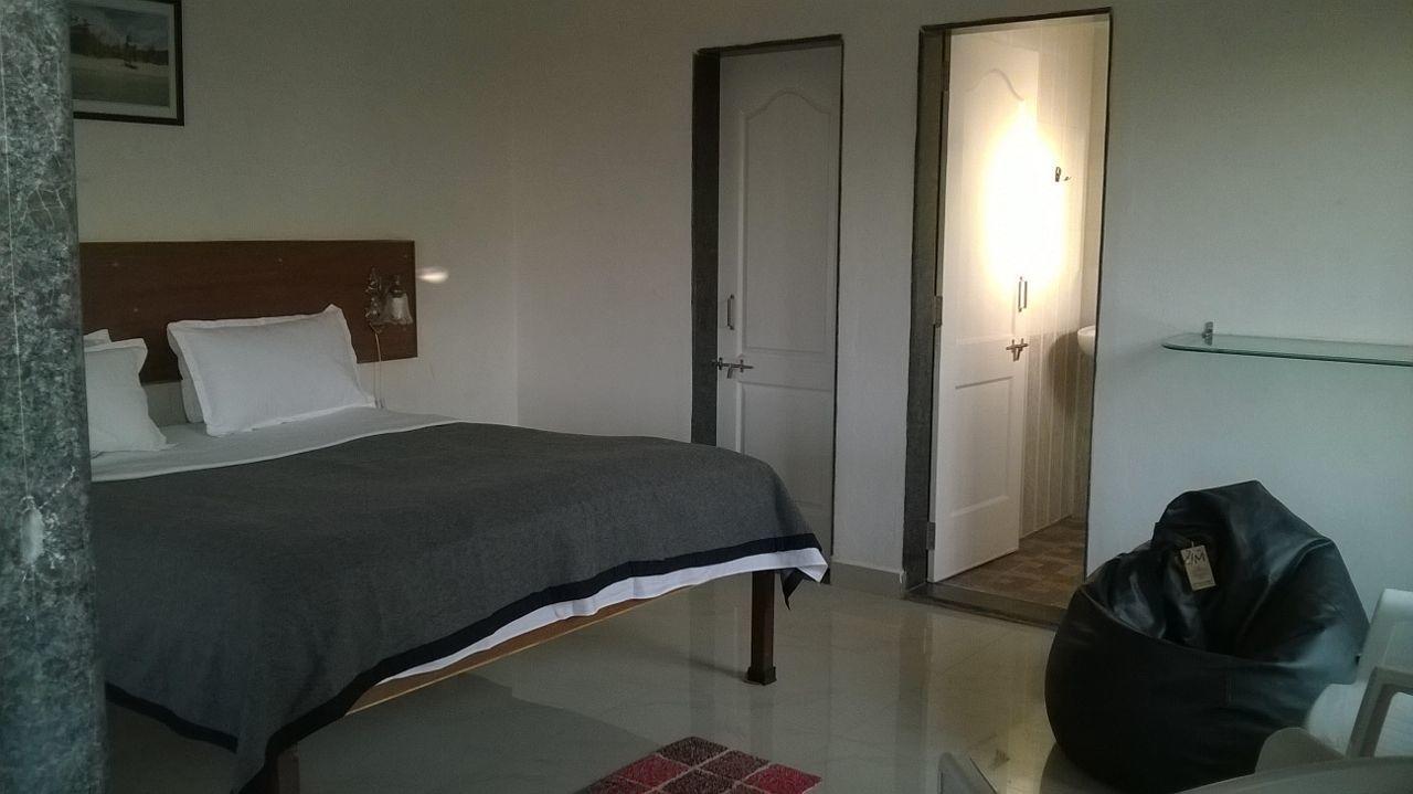Palm Springs Lake Resort Jaitapur Ngoại thất bức ảnh