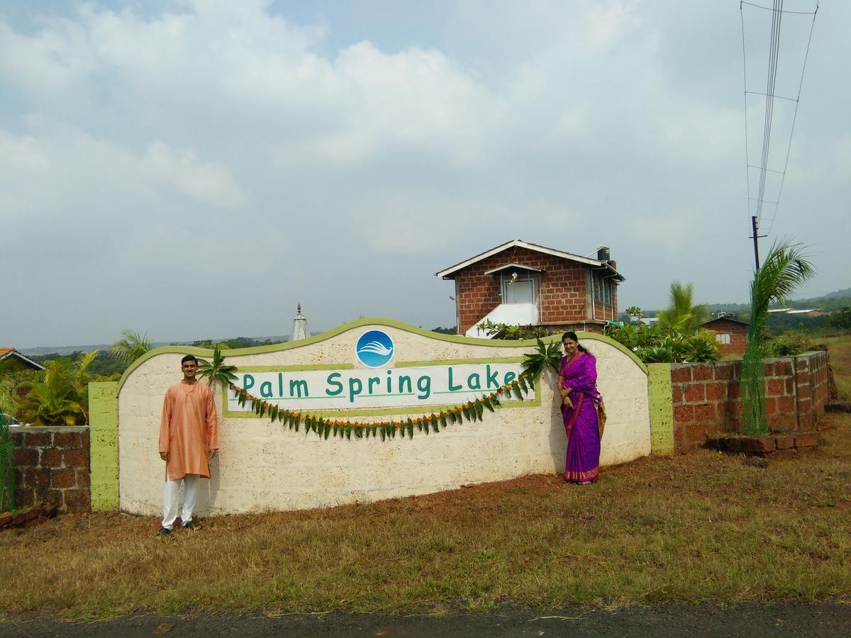 Palm Springs Lake Resort Jaitapur Ngoại thất bức ảnh